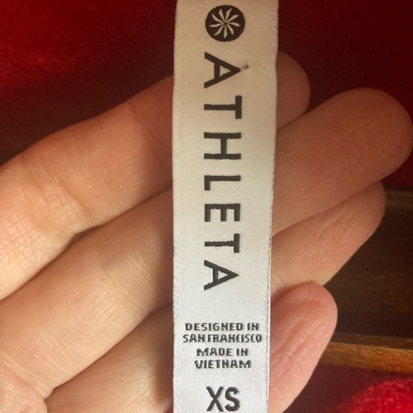 ATHLETA sweat top. - Picture 6 of 7